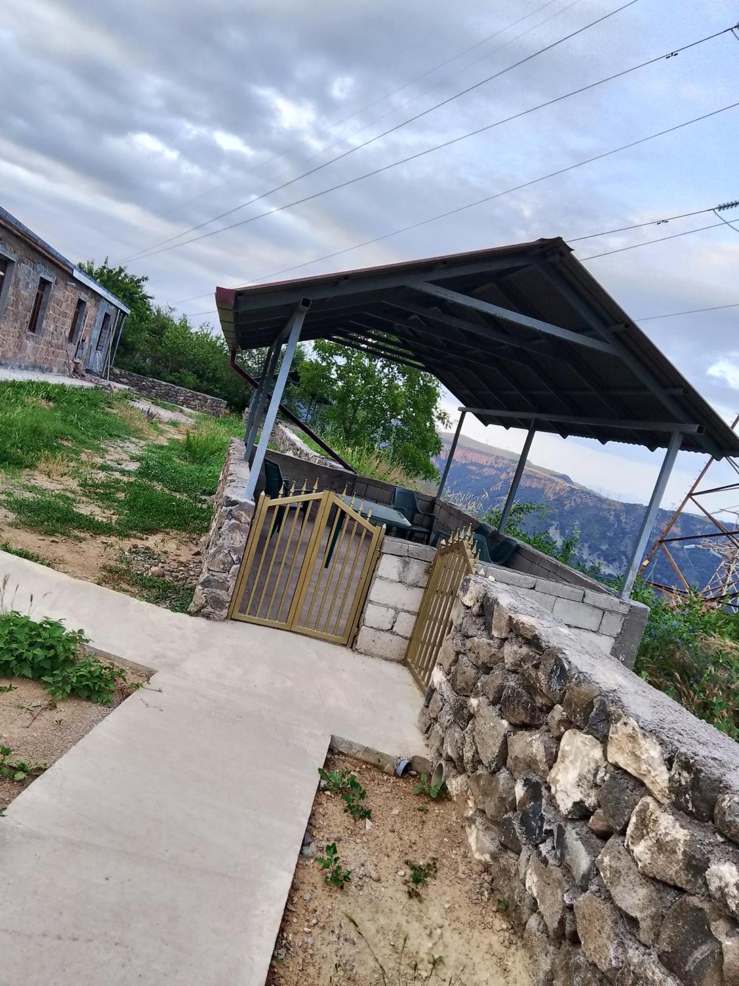Ksenya B&B Tatev Eksteriør billede